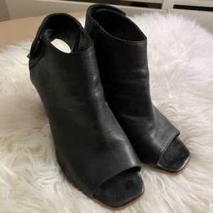 Mimosa black leather shooties